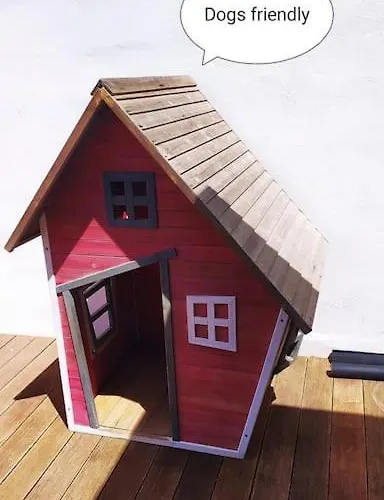 Beautiful With Wifi And Free Parking アロナ