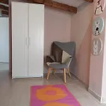Beautiful With Wifi And Free Parking