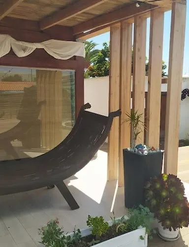 בית נופש Beautiful With Wifi And Free Parking ארונה