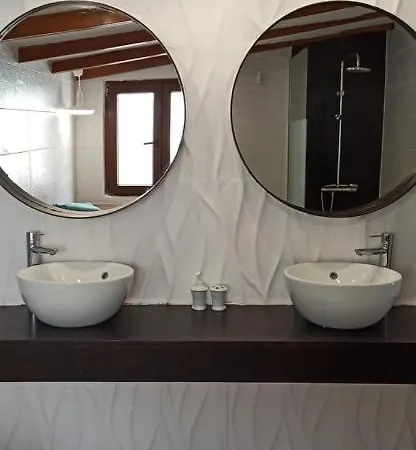 Prázdninový dům Beautiful With Wifi And Free Parking *